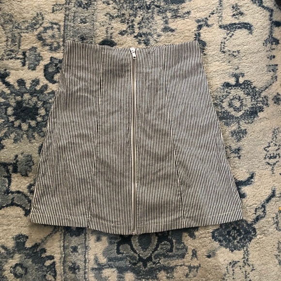 Brandy Melville Dresses & Skirts - Pinstripe Brandy Melville Skirt